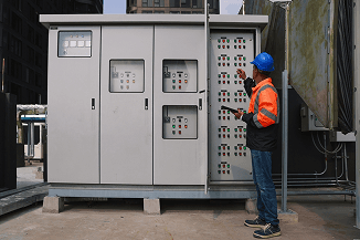 تصميم وتجميع لوحات الكهرباء منخفضة الجهد (الإنارة، التحكم، الكنترول، الطلمبات، تحسين معامل القدرة) 